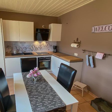 Ferienwohnung Weingut Kdm Krov Ngoại thất bức ảnh