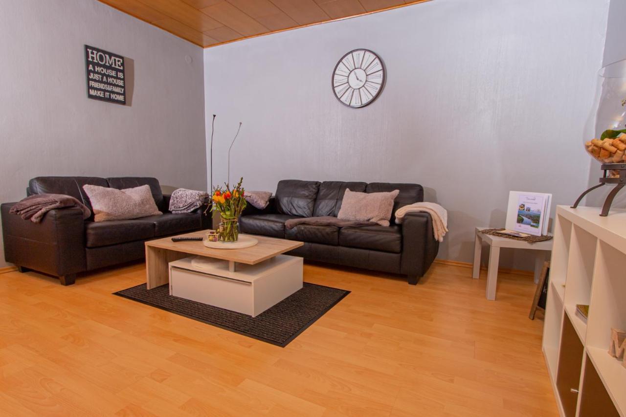 Ferienwohnung Weingut Kdm Krov Ngoại thất bức ảnh