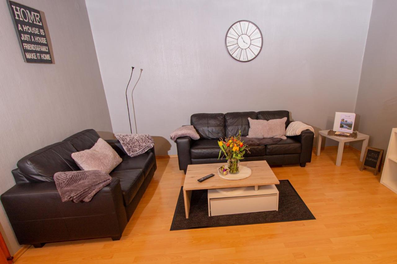 Ferienwohnung Weingut Kdm Krov Ngoại thất bức ảnh